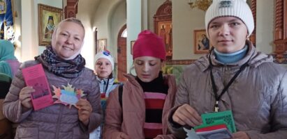 Волонтёрская акция Серафимовской воскресной школы  «Поздравь учителя»