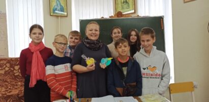 Волонтёрская акция Серафимовской воскресной школы  «Поздравь учителя»