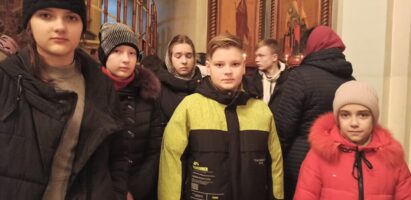 Детская служба в храме преподобного Серафима Саровского в г.Белоозёрске и Зимняя ярмарка в Серафимовской воскресной школе