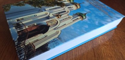 Из издательства вышла книга «Летопись храма преподобного Серафима Саровского в г.Белоозёрске
