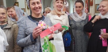 Волонтёрская акция Серафимовской воскресной школы  «Поздравь учителя»