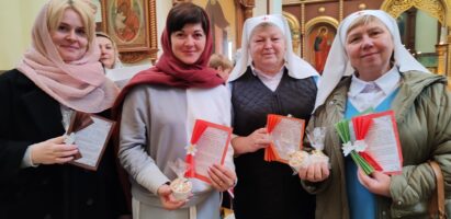 Волонтёрская акция Серафимовской воскресной школы  «С Днём учителя!»