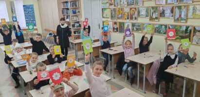 Поздравительная  акция, посвящённая Дню матери,  на приходе храма преподобного Серафима Саровского  в г.Белоозёрске