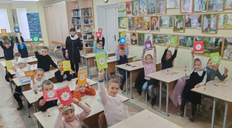 Поздравительная  акция, посвящённая Дню матери,  на приходе храма преподобного Серафима Саровского  в г.Белоозёрске